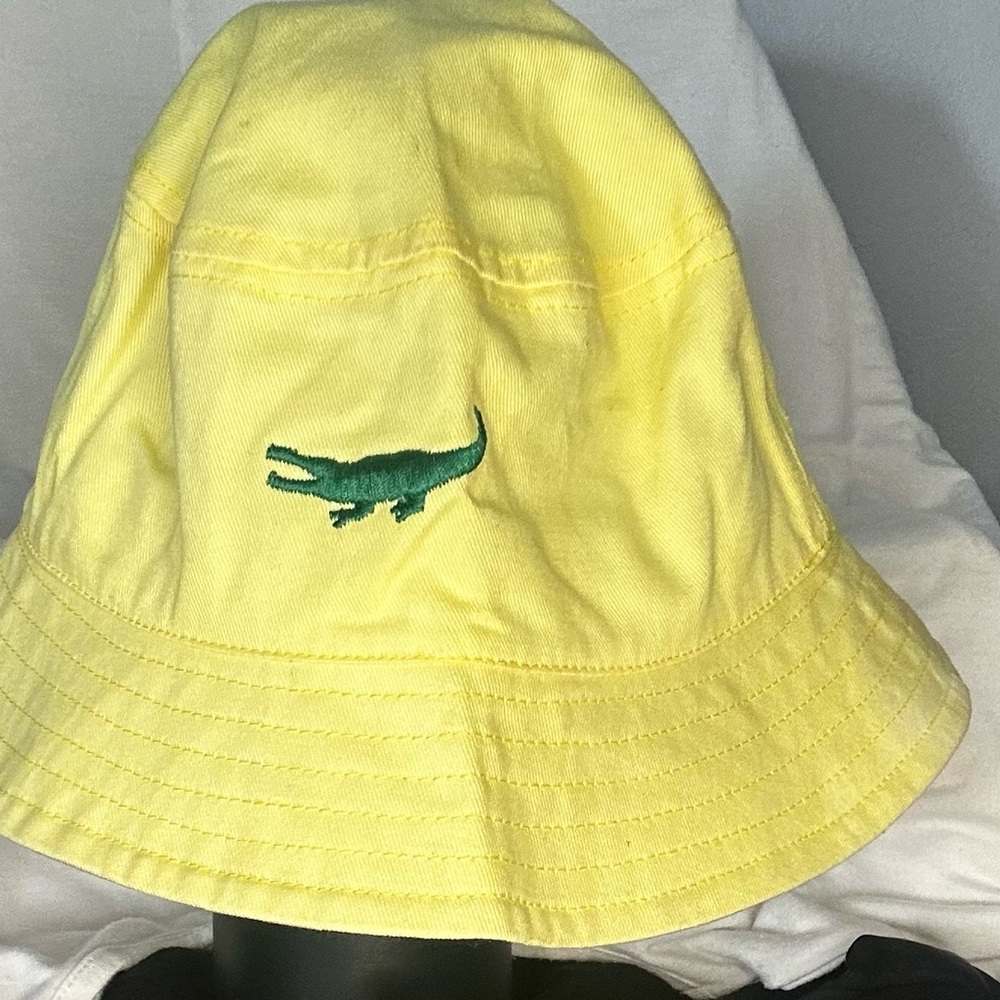 Bucket hat